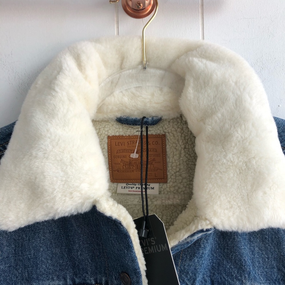 NWT Levi’s Cropped Sherpa Trucker Jacket - Picture 5 of 6